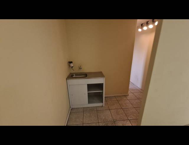 INDUSTRIAL PROPERTY TO RENT IN HALFWAY HOUSE